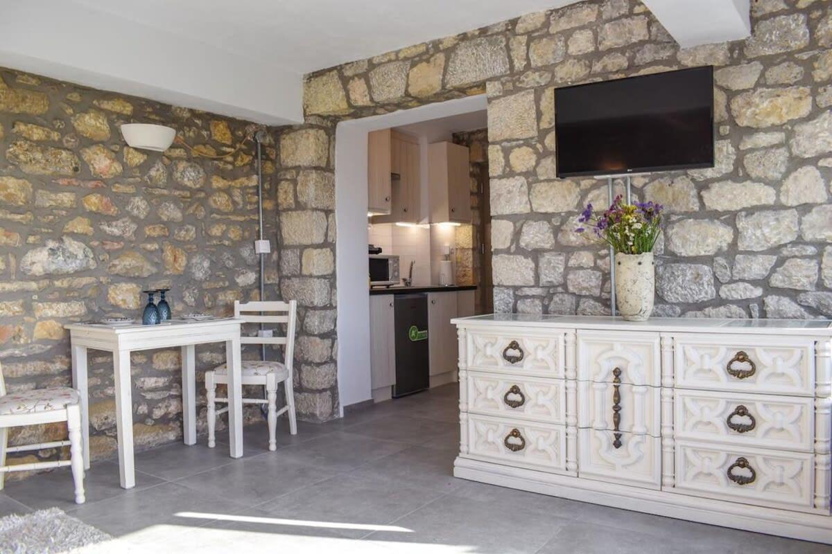 Coastal Stone Hideaway With Stunning Scenery Villa Kitriai Luaran gambar